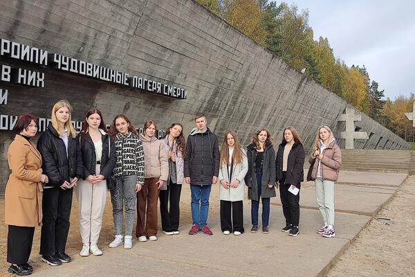 Учащиеся посетили мемориальные комплексы Хатынь и Курган Славы
